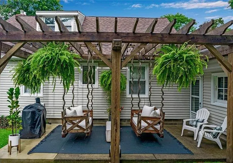 265 Perry St — Photo 2