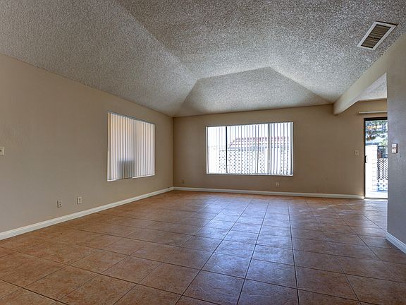 4th image of 901 Willow Tree Dr Unit A