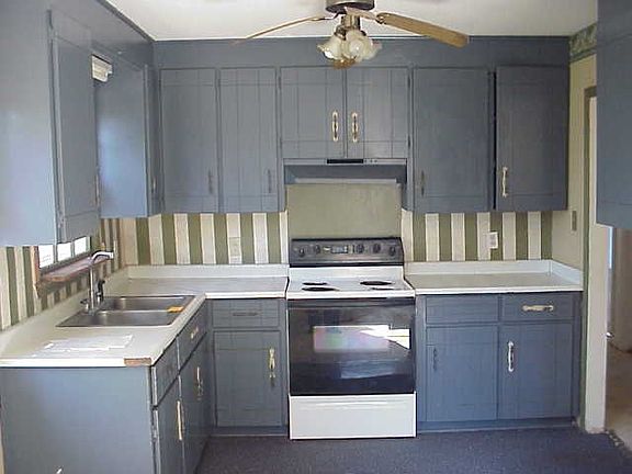 4th image of 250 Emerald Dr