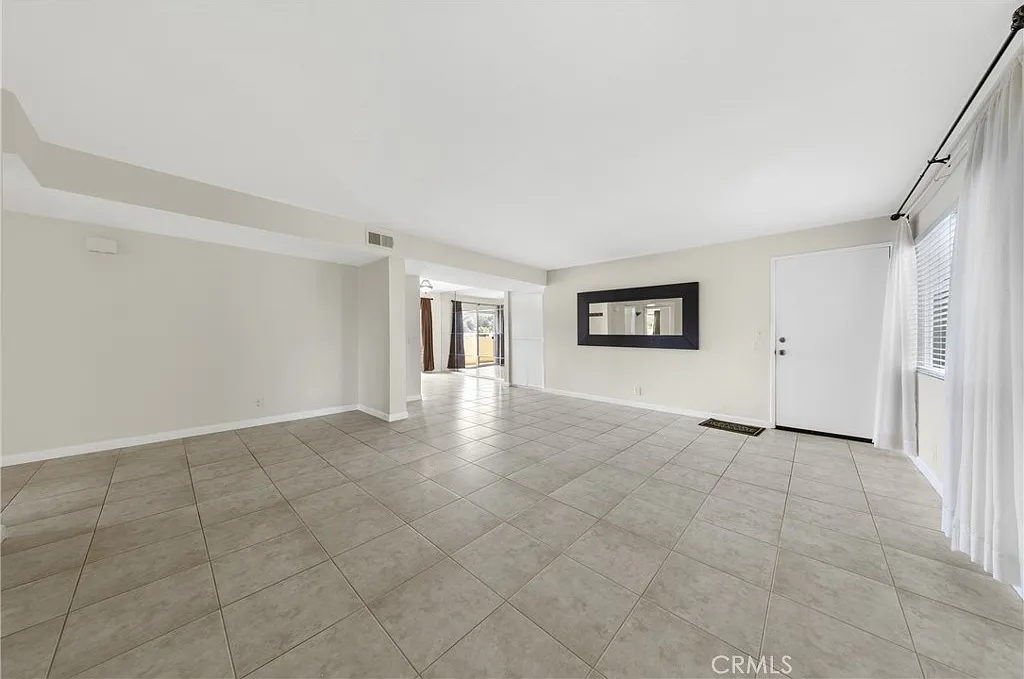 2 bed, 1234 sqft, $3,100 — Photo 3
