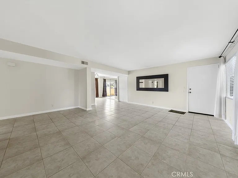 806 E 4th Ave #9 — Photo 3