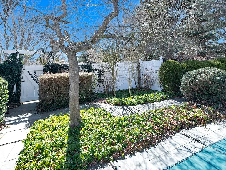 94 S Country Rd — Photo 11
