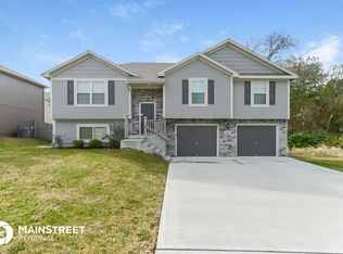 621 Autumn Dr, Belton, MO 64012