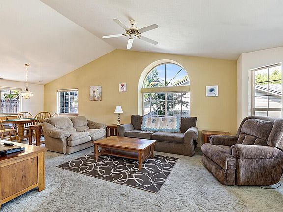 5th image of 104 Sweetbriar Cir