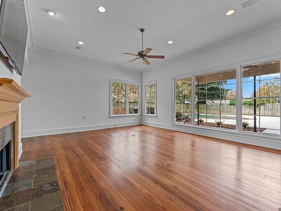 5th image of 837 Myrtle View Dr