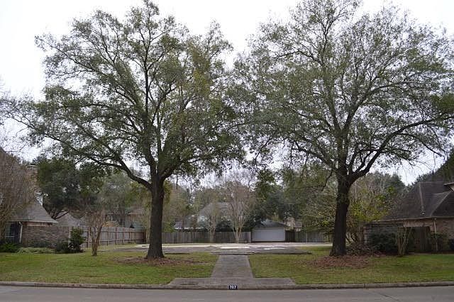 1st image of 707 Dominion Dr