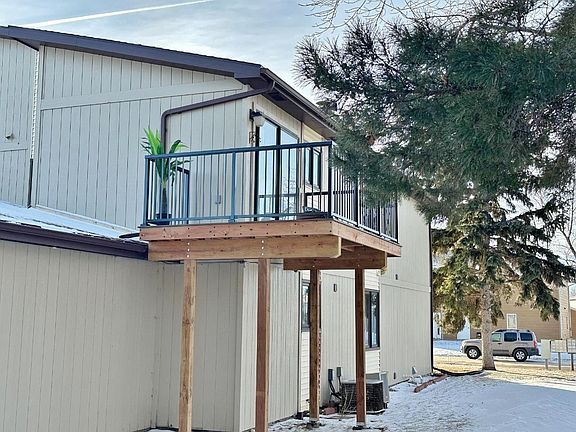 5th image of 623 19th Ave SE #623