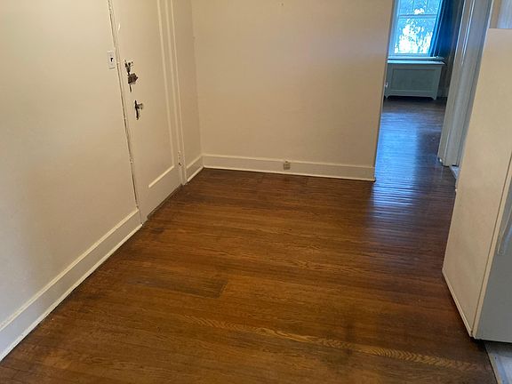 3rd image of 40 Glenwood St APT 2