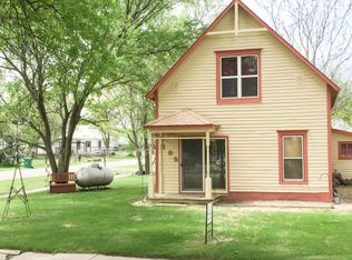 105 S. 2nd Ave., Woonsocket, SD 57385