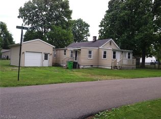 573 Grand St NW, Bolivar, OH 44612