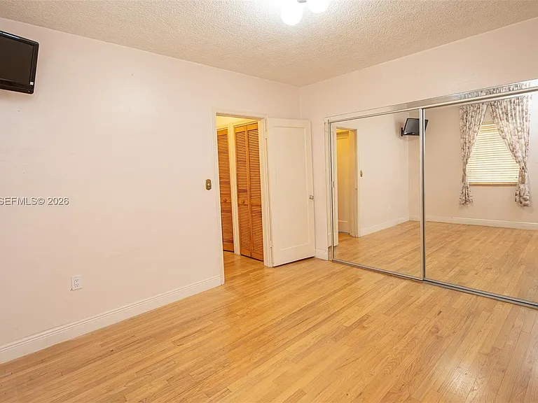 637 SW 11th St #6W — Photo 14