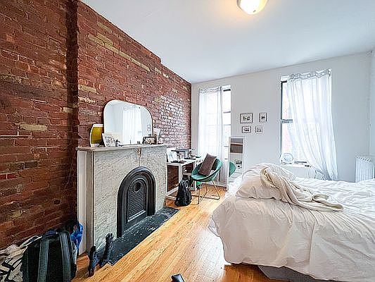 1st image of 215 E 5th St APT 6