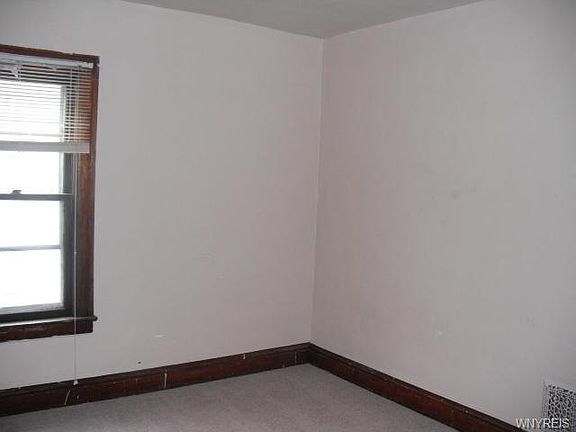 5th image of 2259 S Park Ave