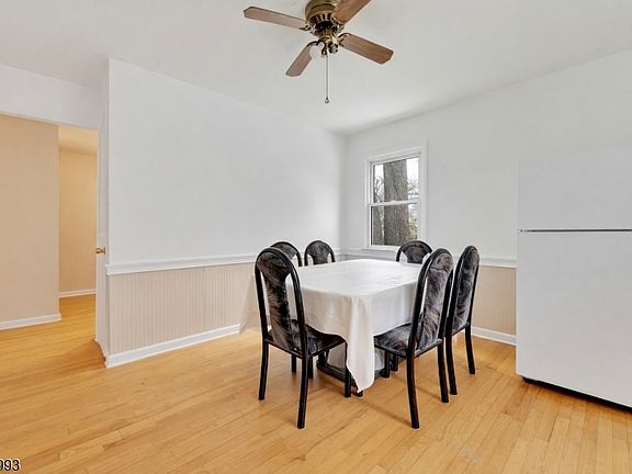 5th image of 627 E Vail Rd