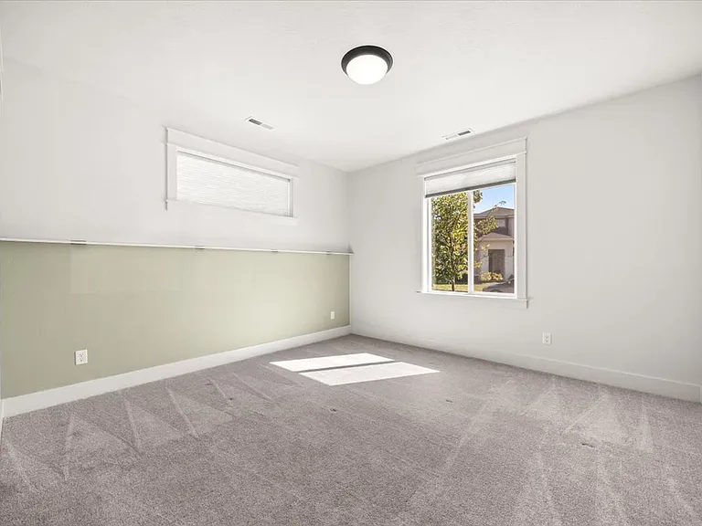 555 S Proctor Ln — Photo 19