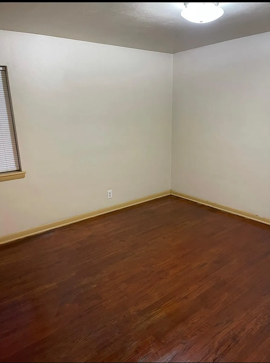 Building Photo - 4865 N Hopkins St #1
