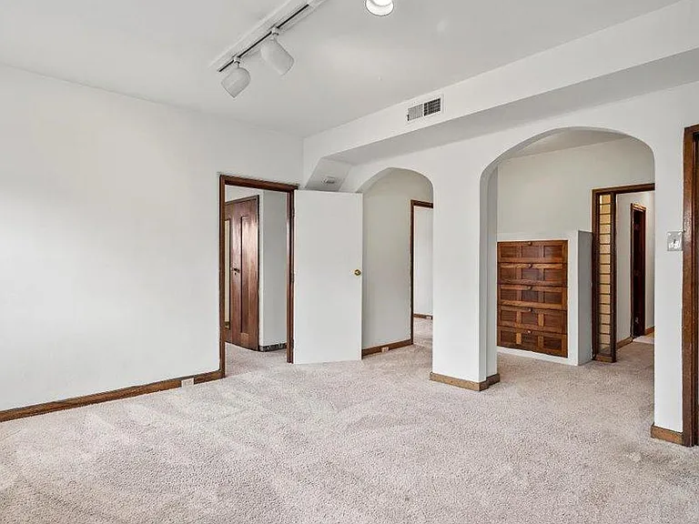 340 S Highland Ave #2B — Photo 2