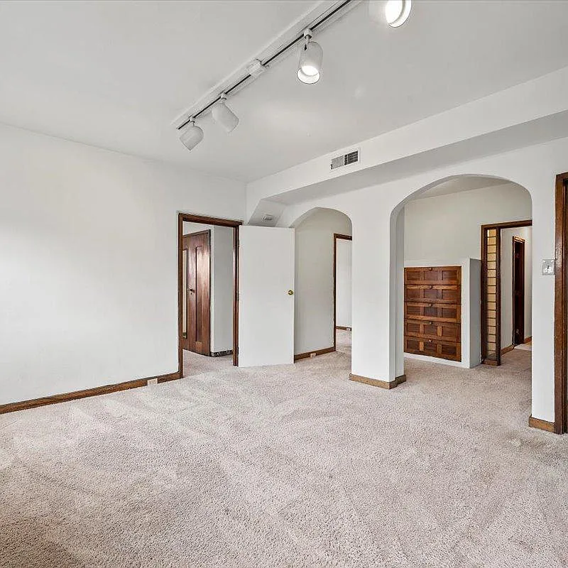Building Photo - 340 S Highland Ave #2B