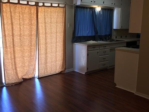 4th image of 624 Mesquite Ave