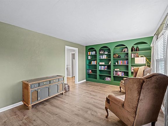 4th image of 5039 Meadowlark Dr