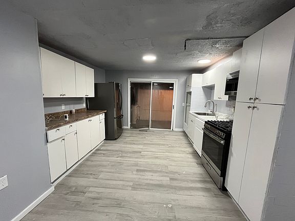 2nd image of 421 Wolcott St Floor 1