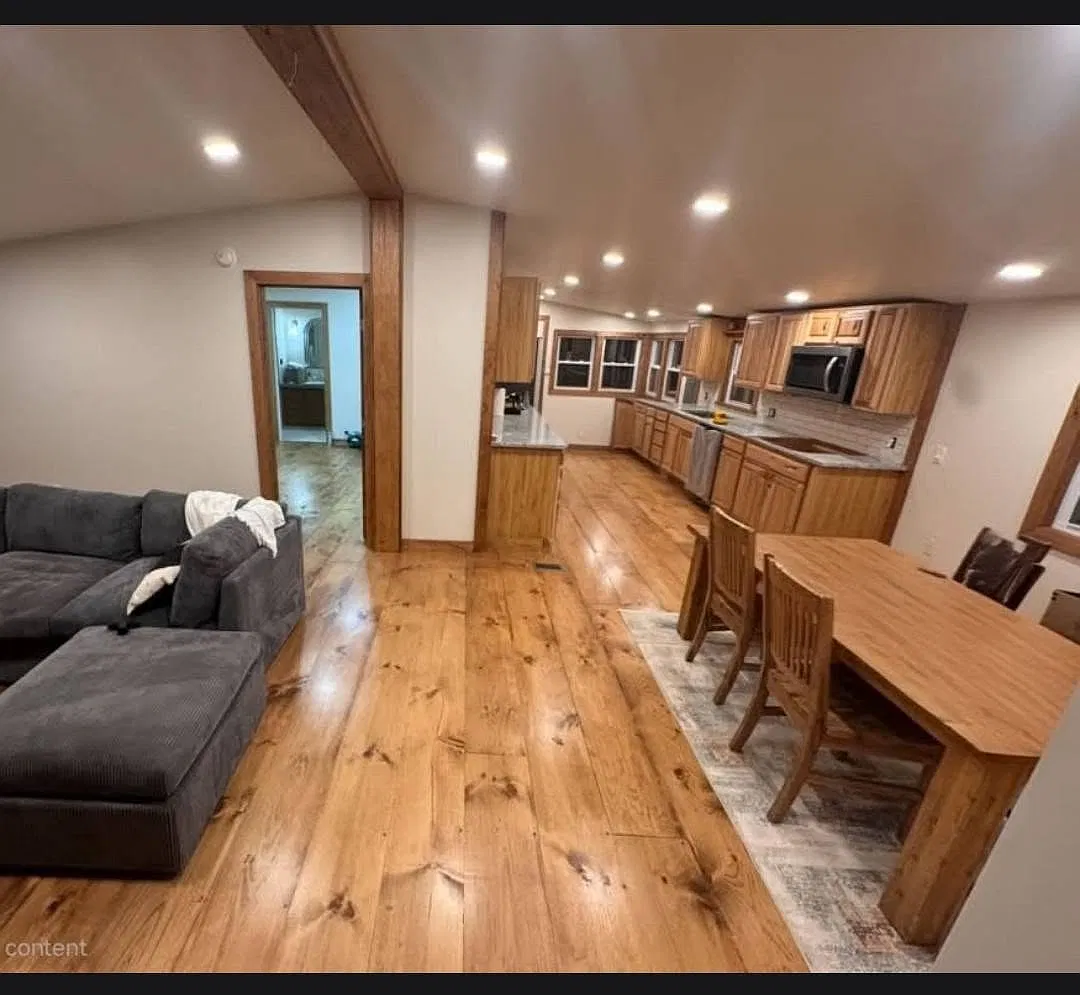 3 bed, 1232 sqft, $2,400 — Photo 2