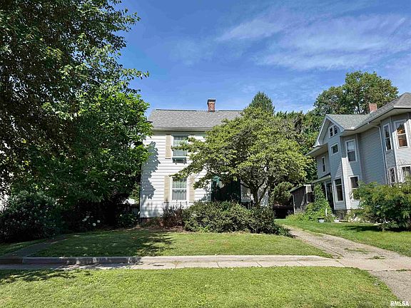 3rd image of 814 N Prairie St