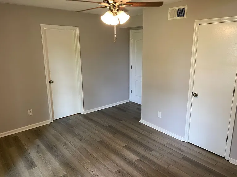 1006 W Main St #2 — Photo 8