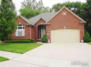 8249 Pine Creek Dr, Shelby Township, MI 48316