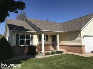 7809 E Ridge Dr, Almont, MI 48003