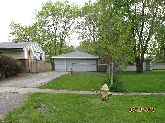 2nd image of 16502 Oxford Dr
