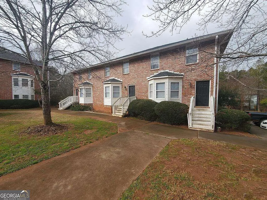 5 bed, 4.0 bath, 3692 sqft, $2,200 — Photo 2