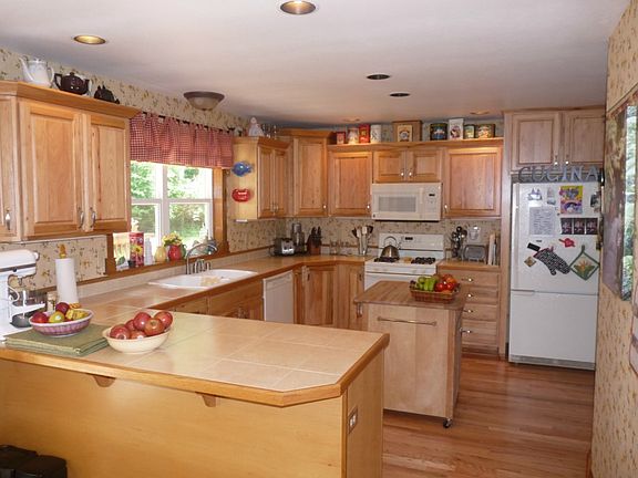 3rd image of 13718 60th Ave NW