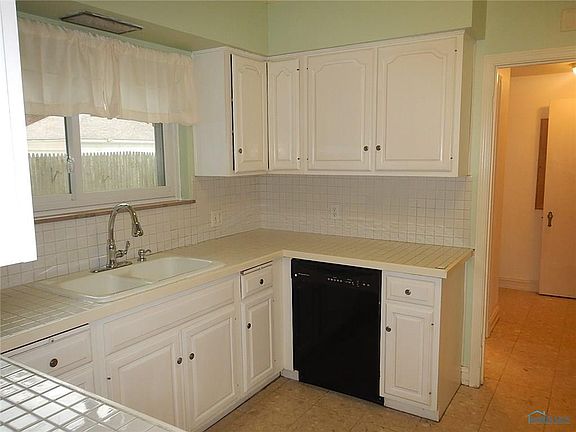 5th image of 2464 Pemberton Dr