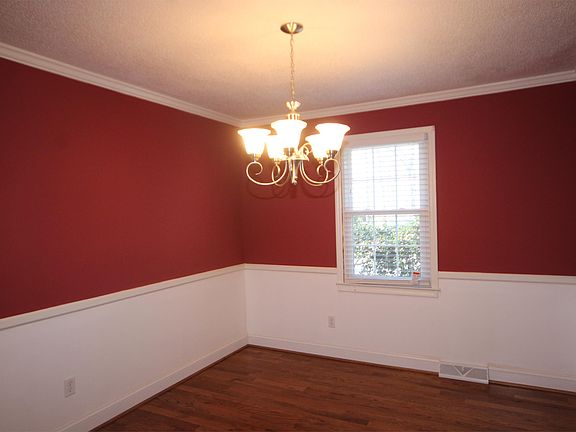 4th image of 203 Dellrose Cir