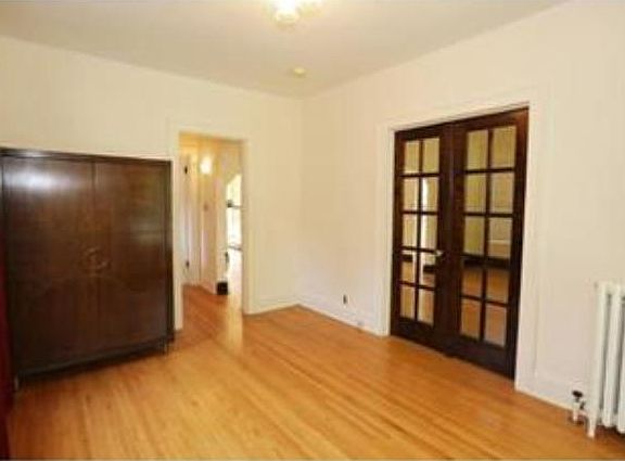 3rd image of 419 Woodlawn Ave