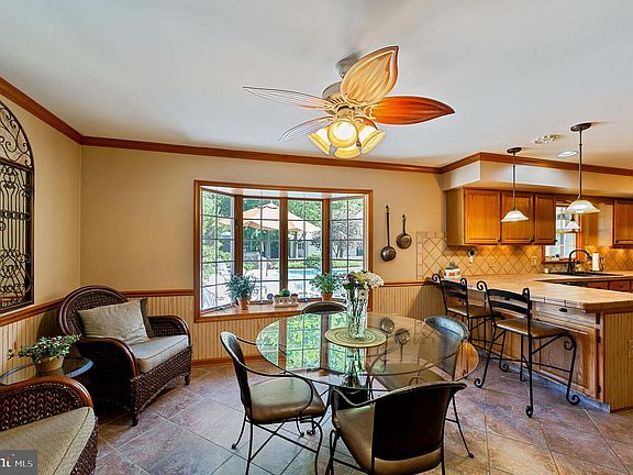 3rd image of 919 Sugar Pine Dr