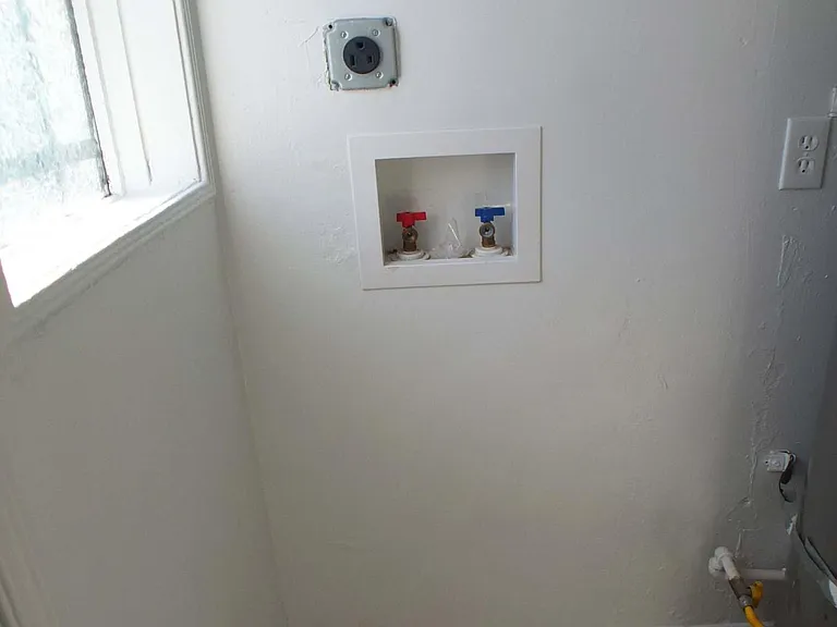 224 S Grand Ave — Photo 14