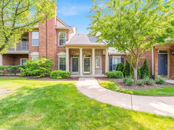 3581 Oakmonte Blvd #60, Rochester, MI 48306