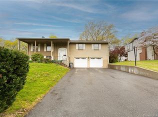 82 Kennedy Rd, Manchester, CT 06042