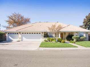 2562 Fairmont Dr, Hanford, CA 93230