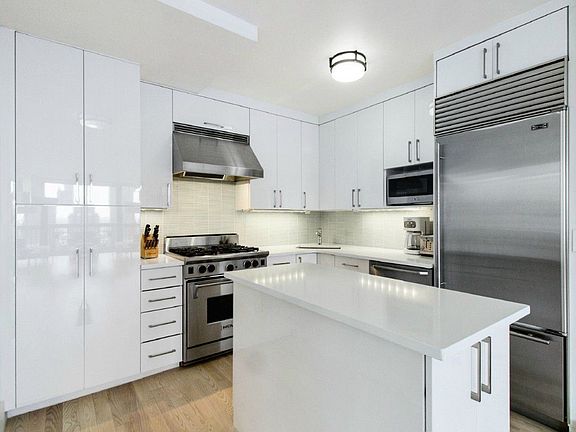 3rd image of 330 E 75th St APT 17B