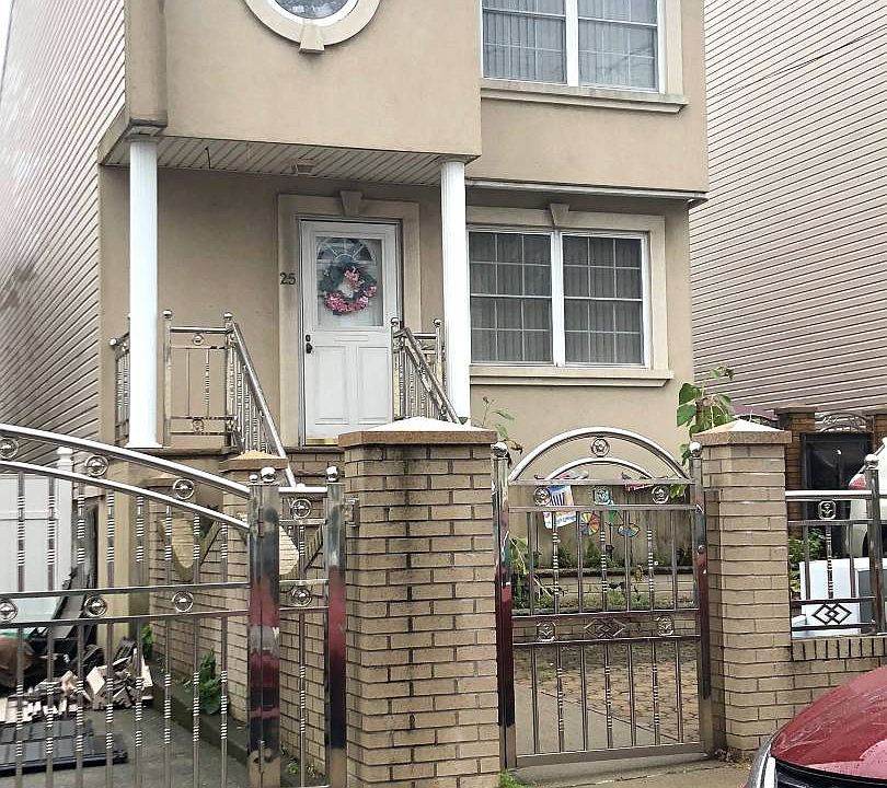 1st image of 25 Bush Ave