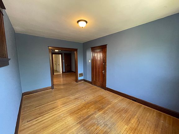 3rd image of 3001 Shenandoah Ave Unit 2W