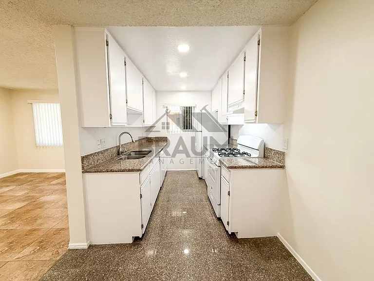 221 Elm Ave — Photo 4