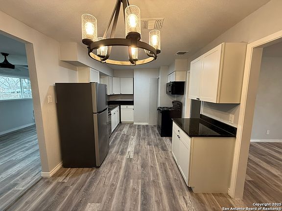 2nd image of 515 WIMBERLY BLVD