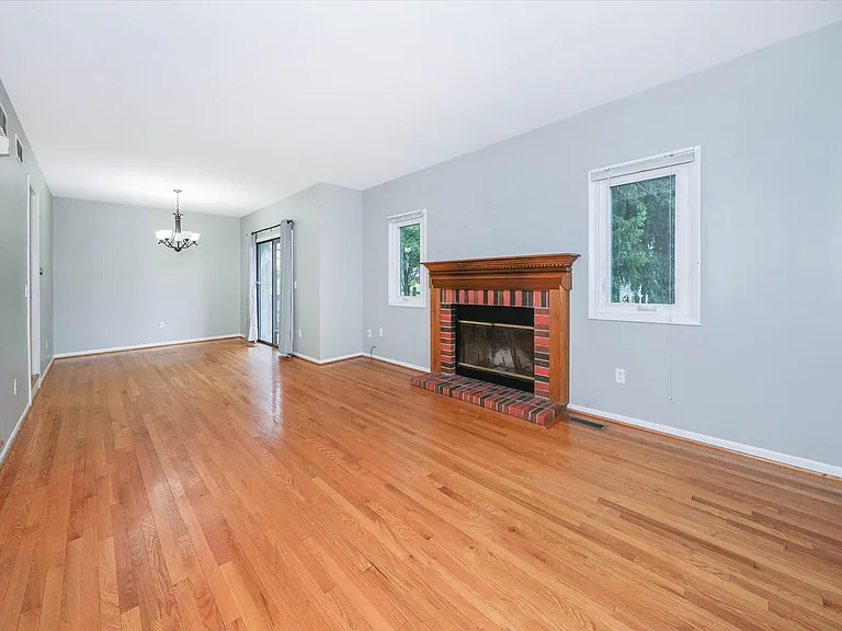 8 Foxtail Ct — Photo 13