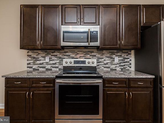 4th image of 2422-24 Frankford Ave #3