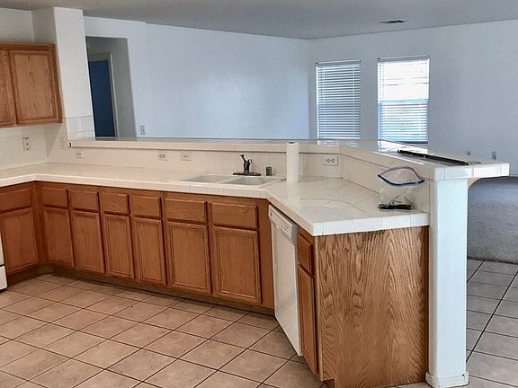 3rd image of 963 Gold Bear Dr