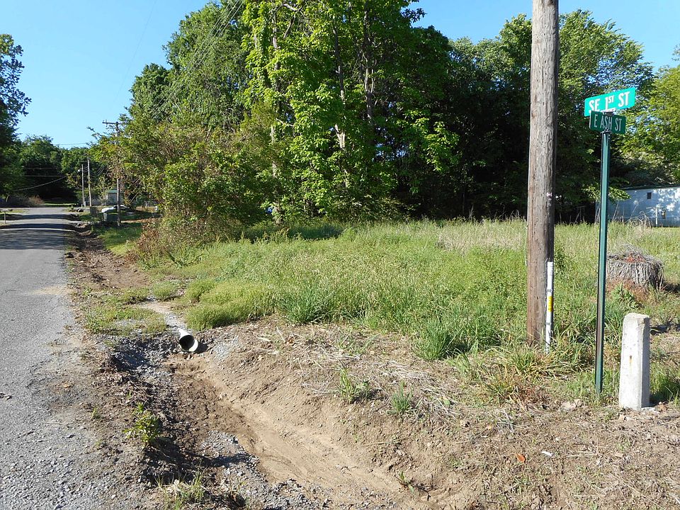 1st image of 106 E Ash Ave